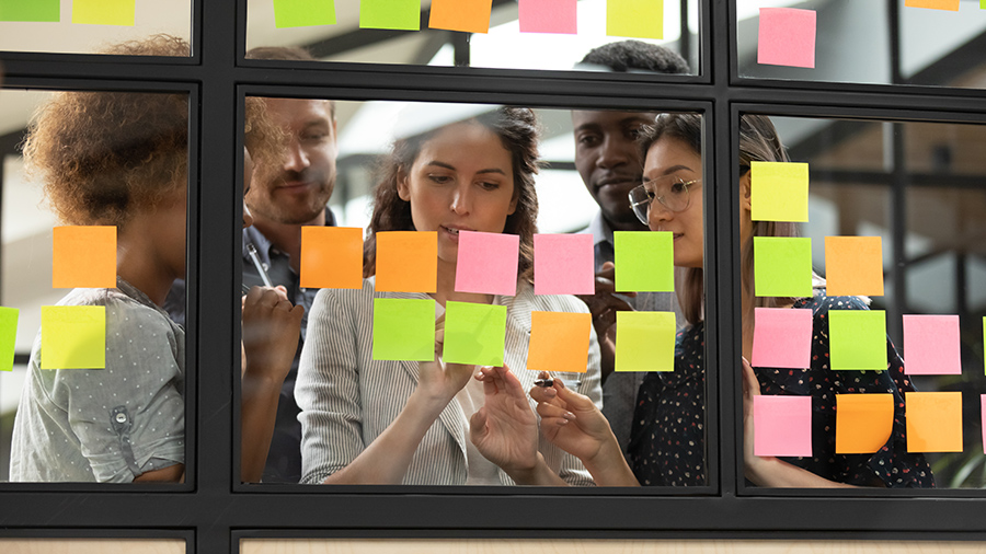 5 colleagues brainstorming at work with post-it notes