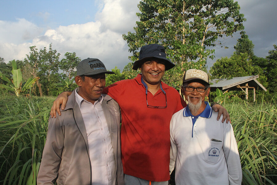 Director of Van Aroma with two local farmers
