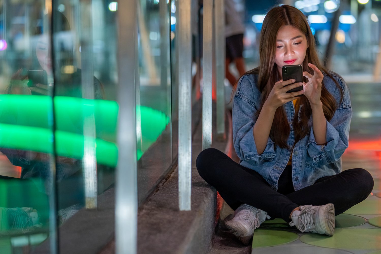 A lady sitting and using mobile phone