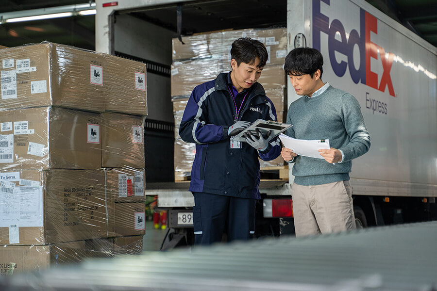 A FedEx Express staff working on delivery arrangement