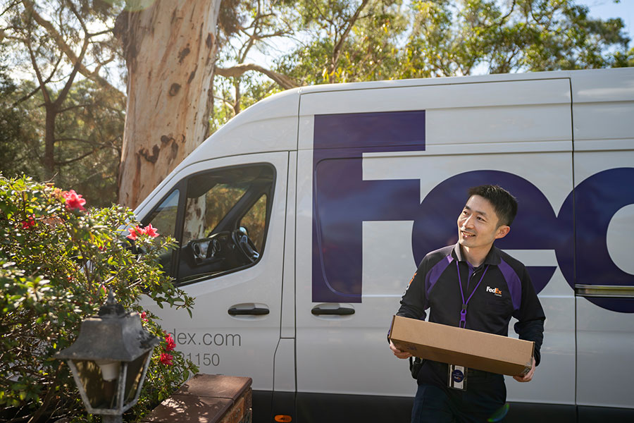 FedEx delivery guy in Sydney
